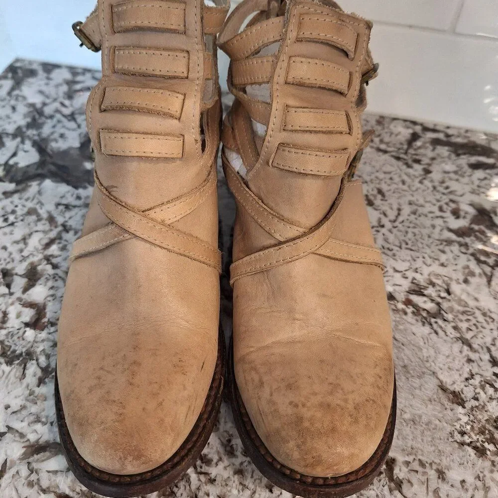 Freebird By Steven women's brown Distressed leather stair‎ Ankle Boots size 7