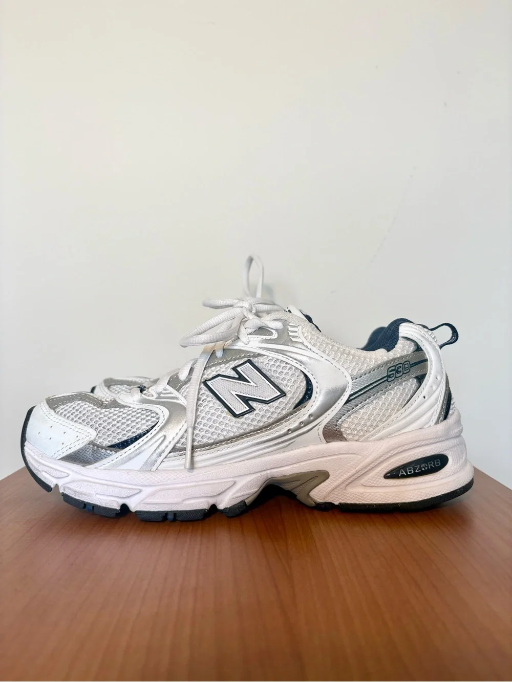New Balance 530 White and Navy Sneakers US women's shoe size 7
