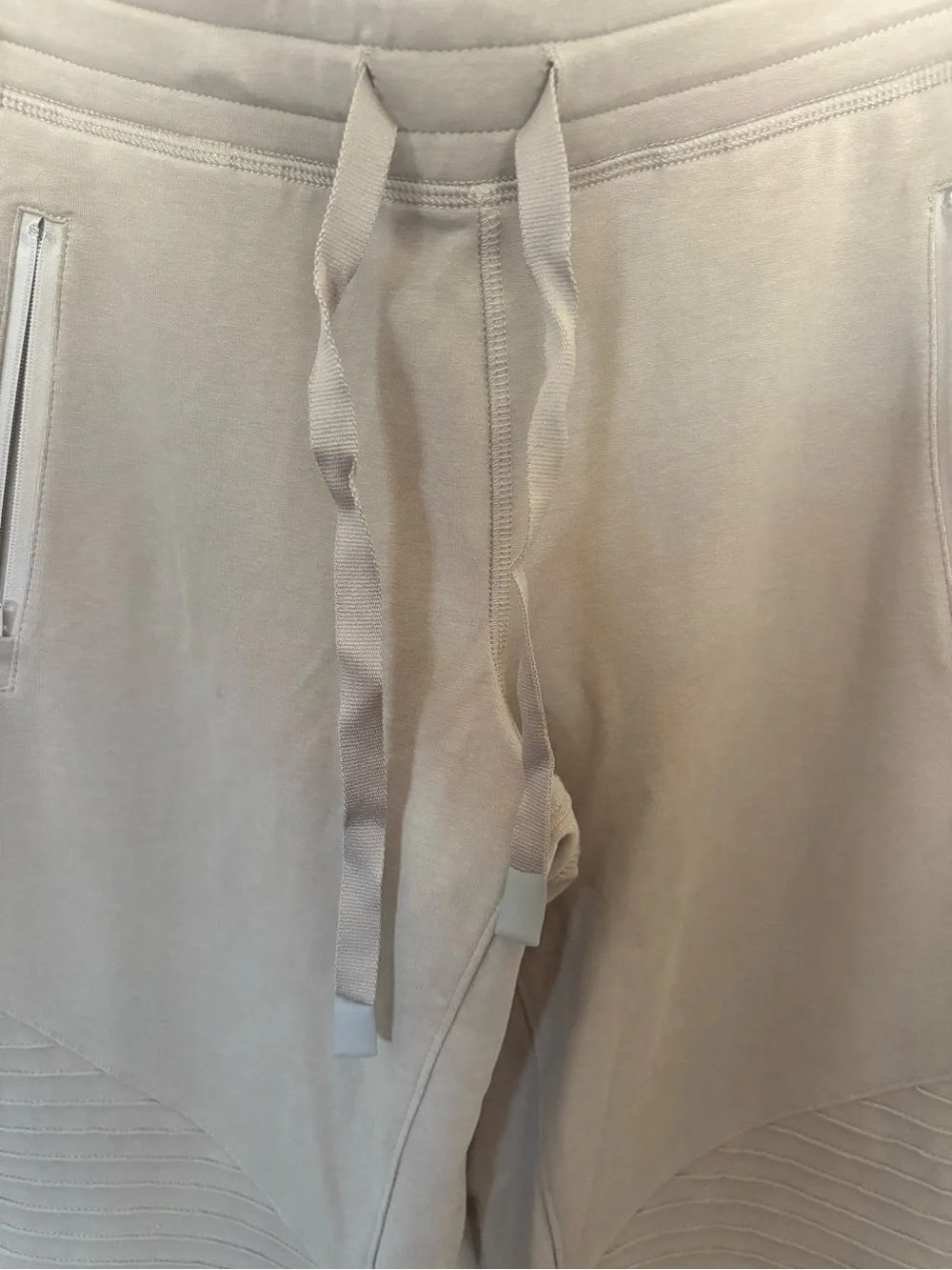 ALO Yoga soft cream