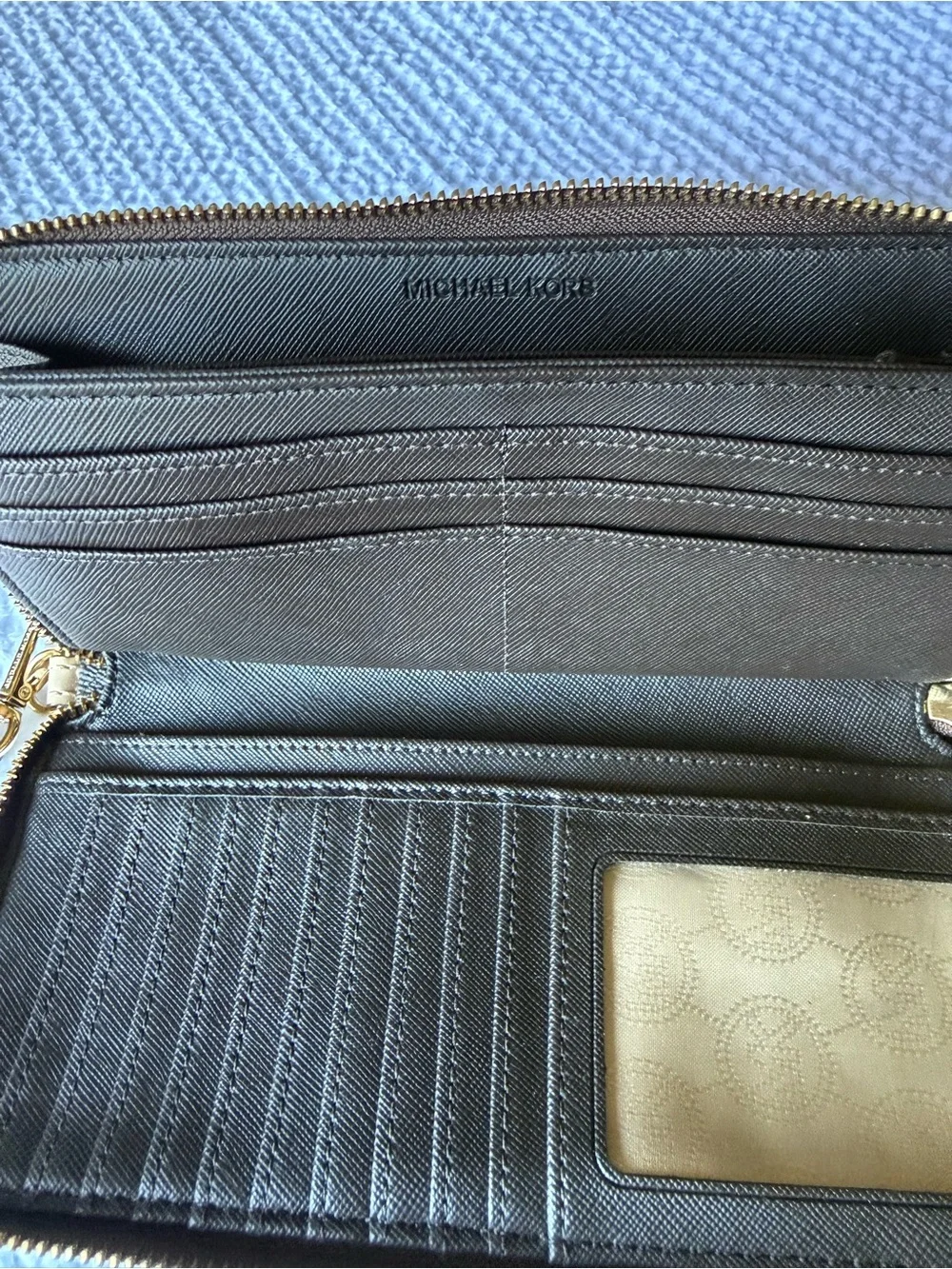 Michael Kors versatile pebble