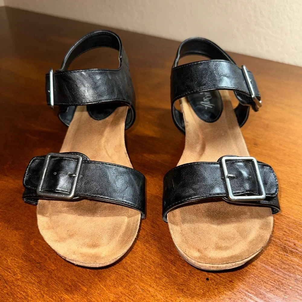 Eurosoft by Sofft Women's, Varissa Low Wedge Sandal Black 9 M