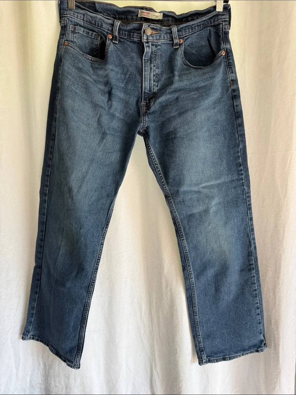 Signature by Levi Strauss Men's Mid-Blue Straight Jeans