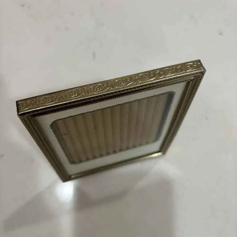 Unknown gold tone