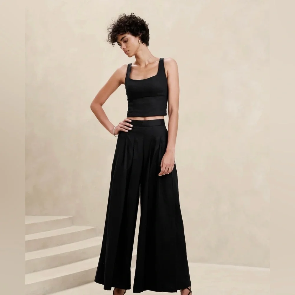 Banana Republic reposhing this