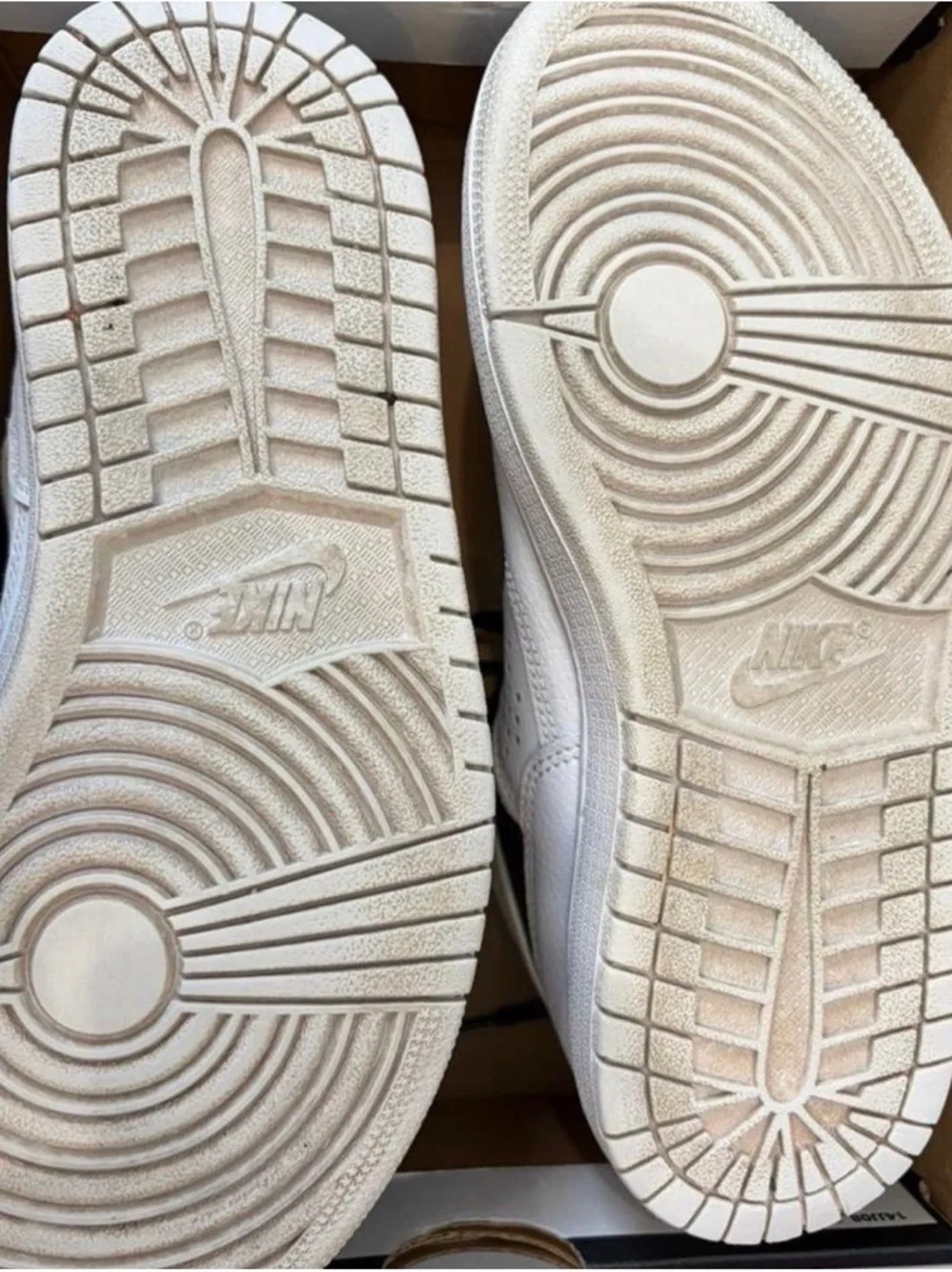 Jordan laces collar stitched