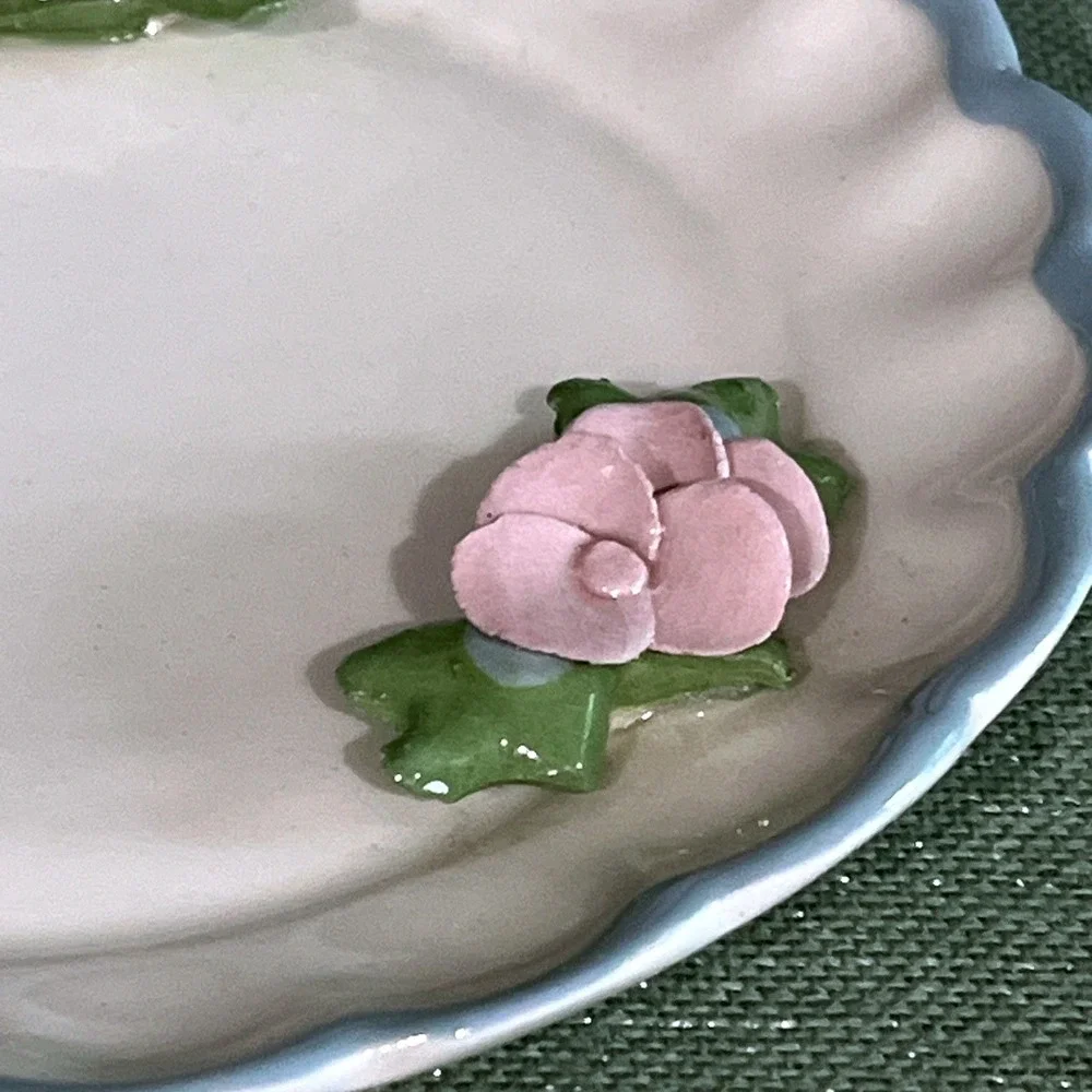 1940-1950's CALIFORNIA CLEMINSONS FLORAL HANGING WALL PLATE 5 Inches