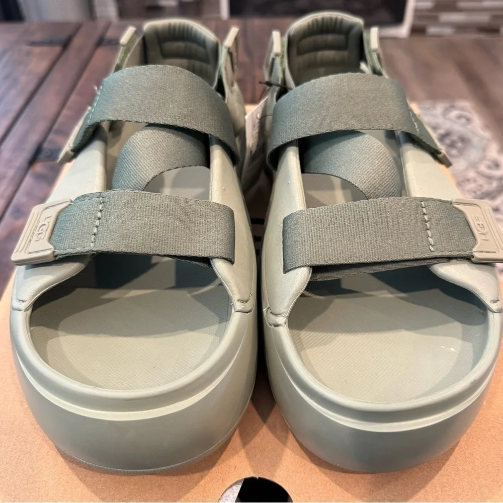 UGG new ships