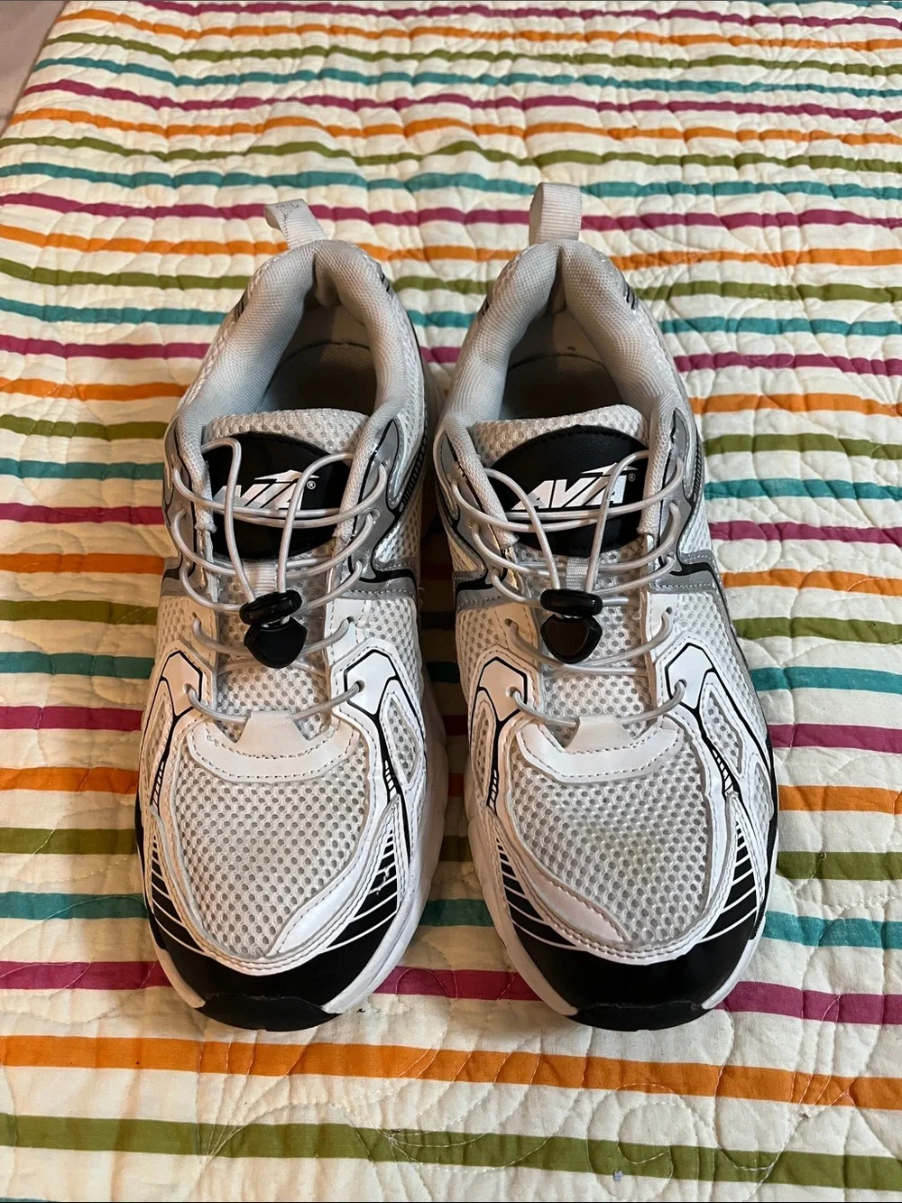 Men’s size 81/2 Avia tennis shoes