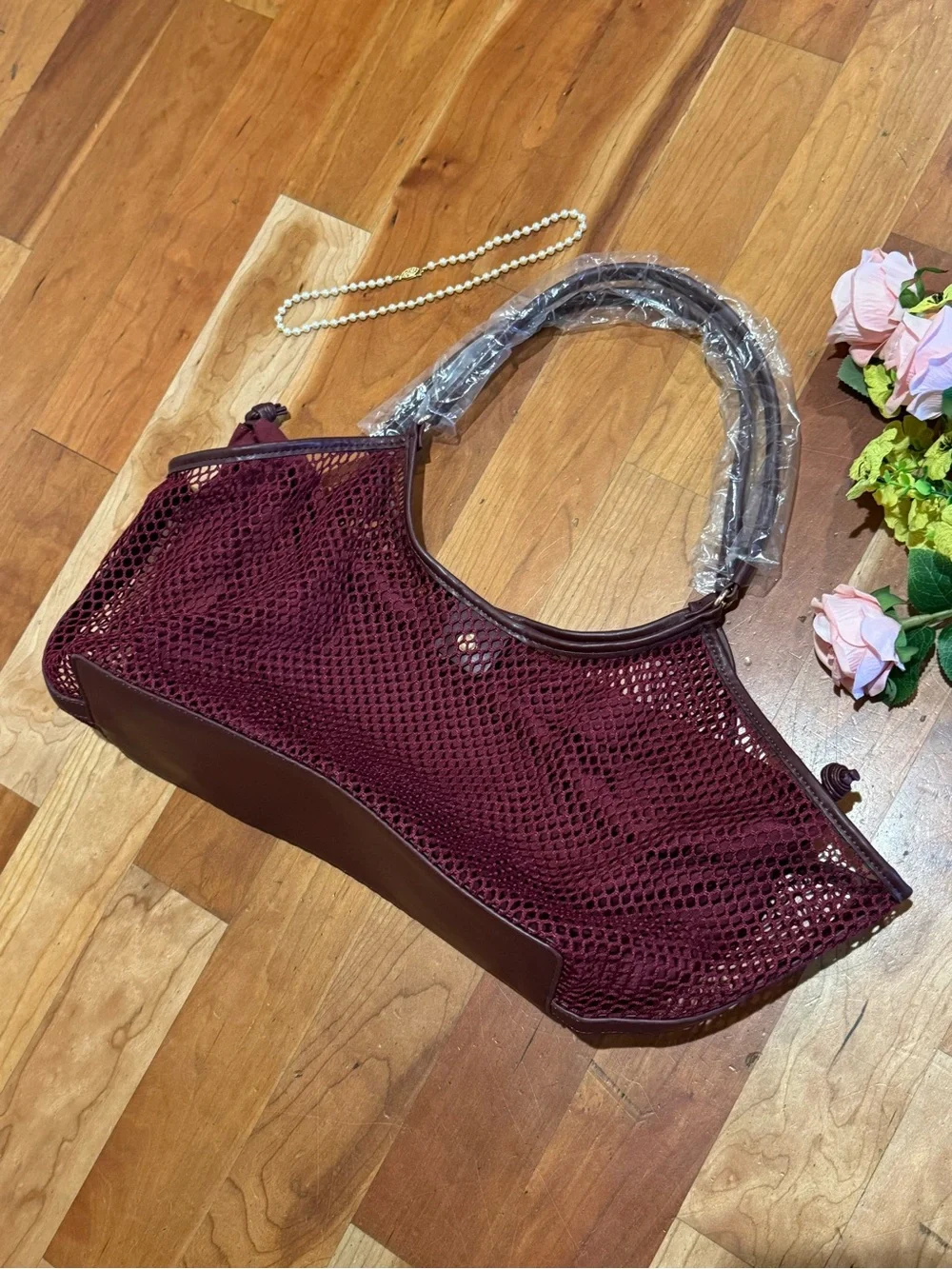 Women's Mesh Tote Bag in Burgundy