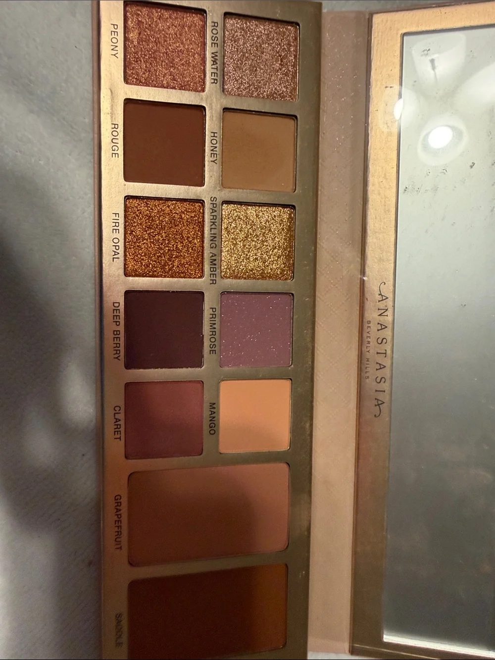 Anastasia Beverly Hills neutral pink