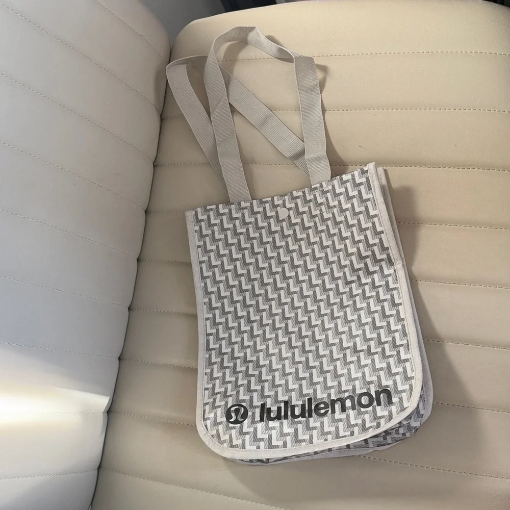 Lululemon Gray & White Chevron Tote Bag