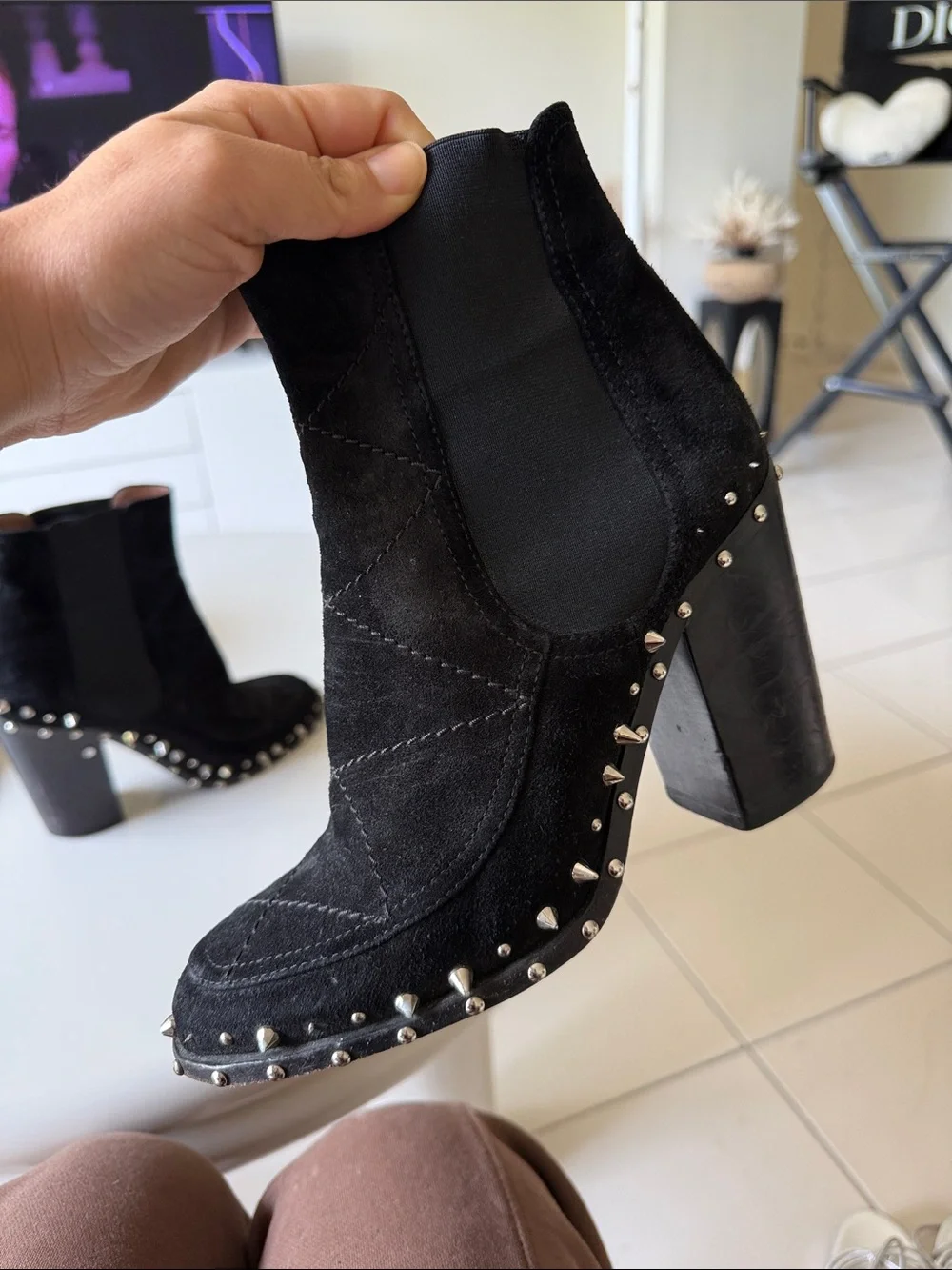 Laurence Dacade these capsule detailing