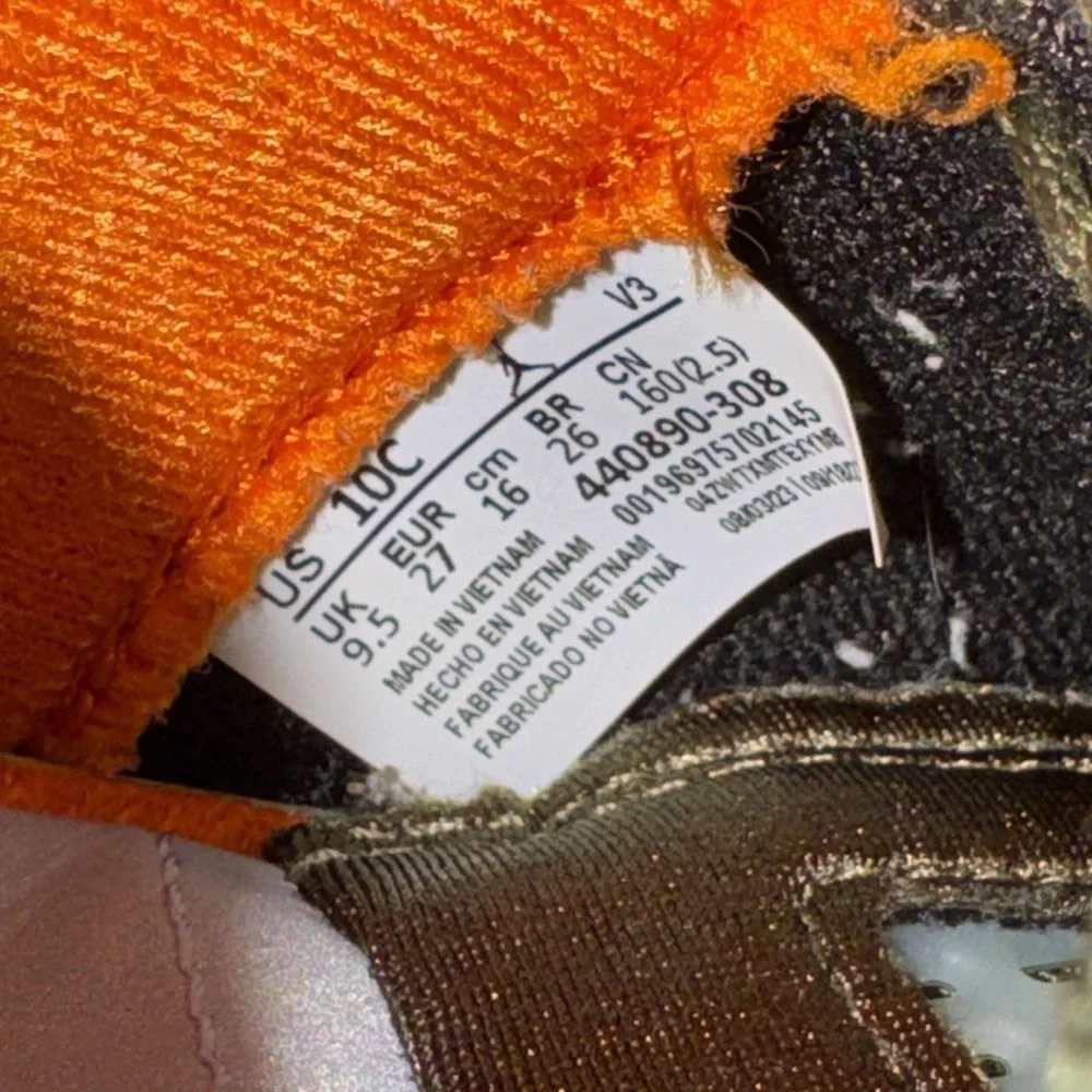 Jordan retro se
