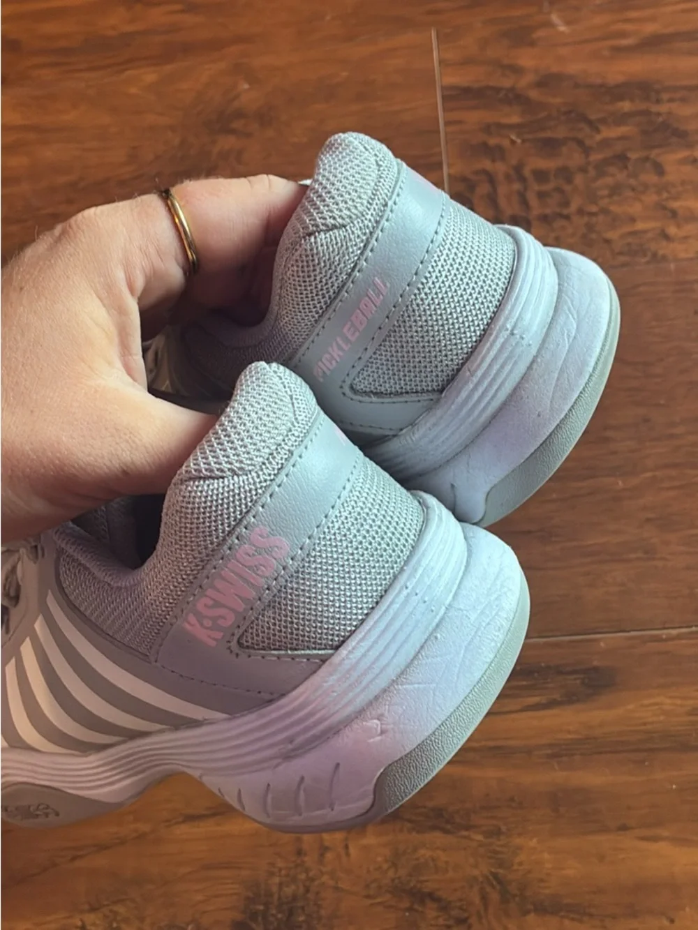 K-Swiss light gray