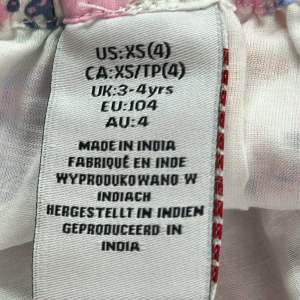 cupcakes & cashmere both top