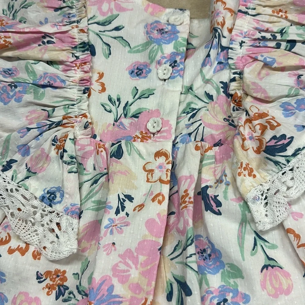 cupcakes & cashmere both top