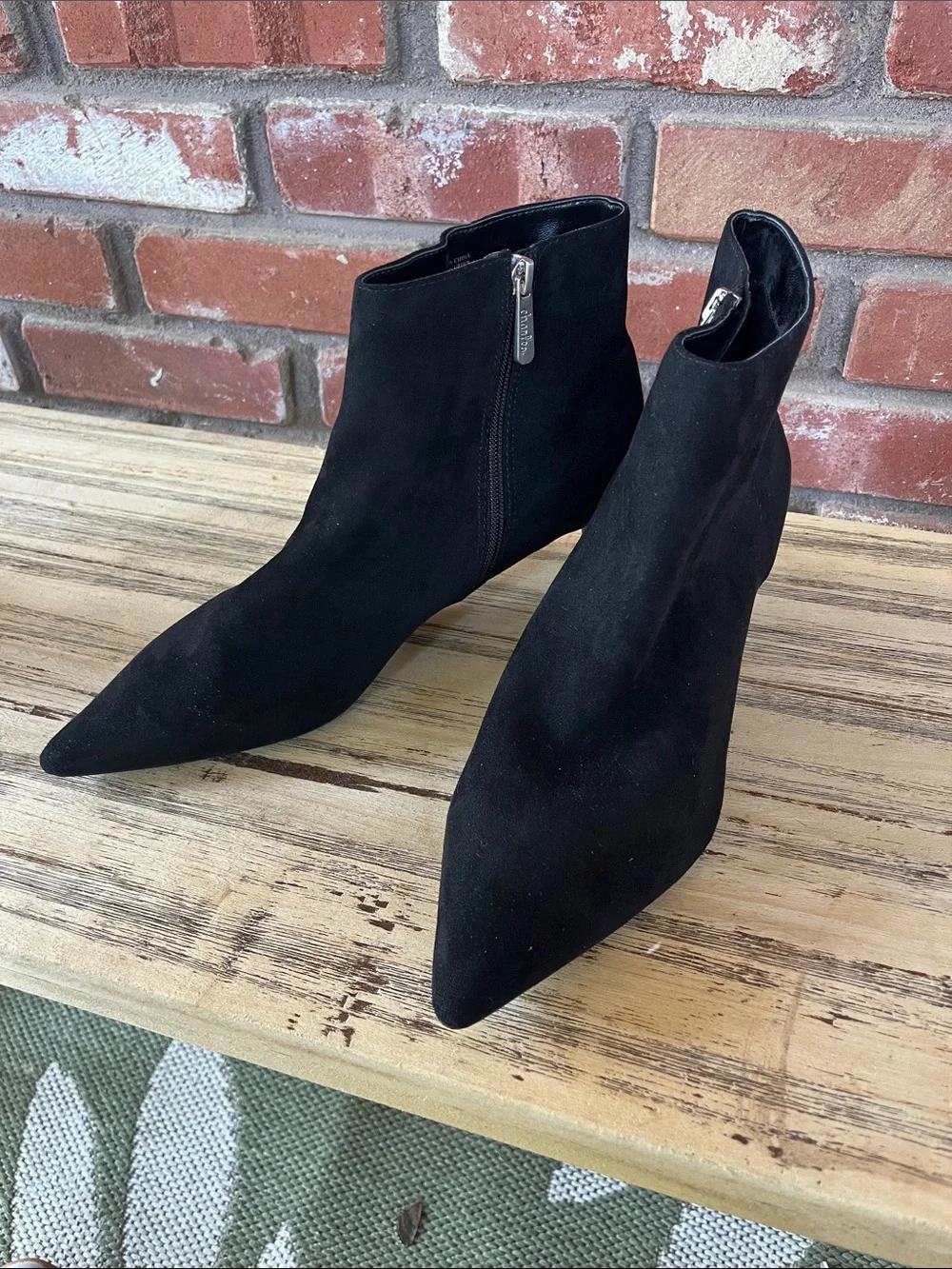 Charles By Charles David sleek black