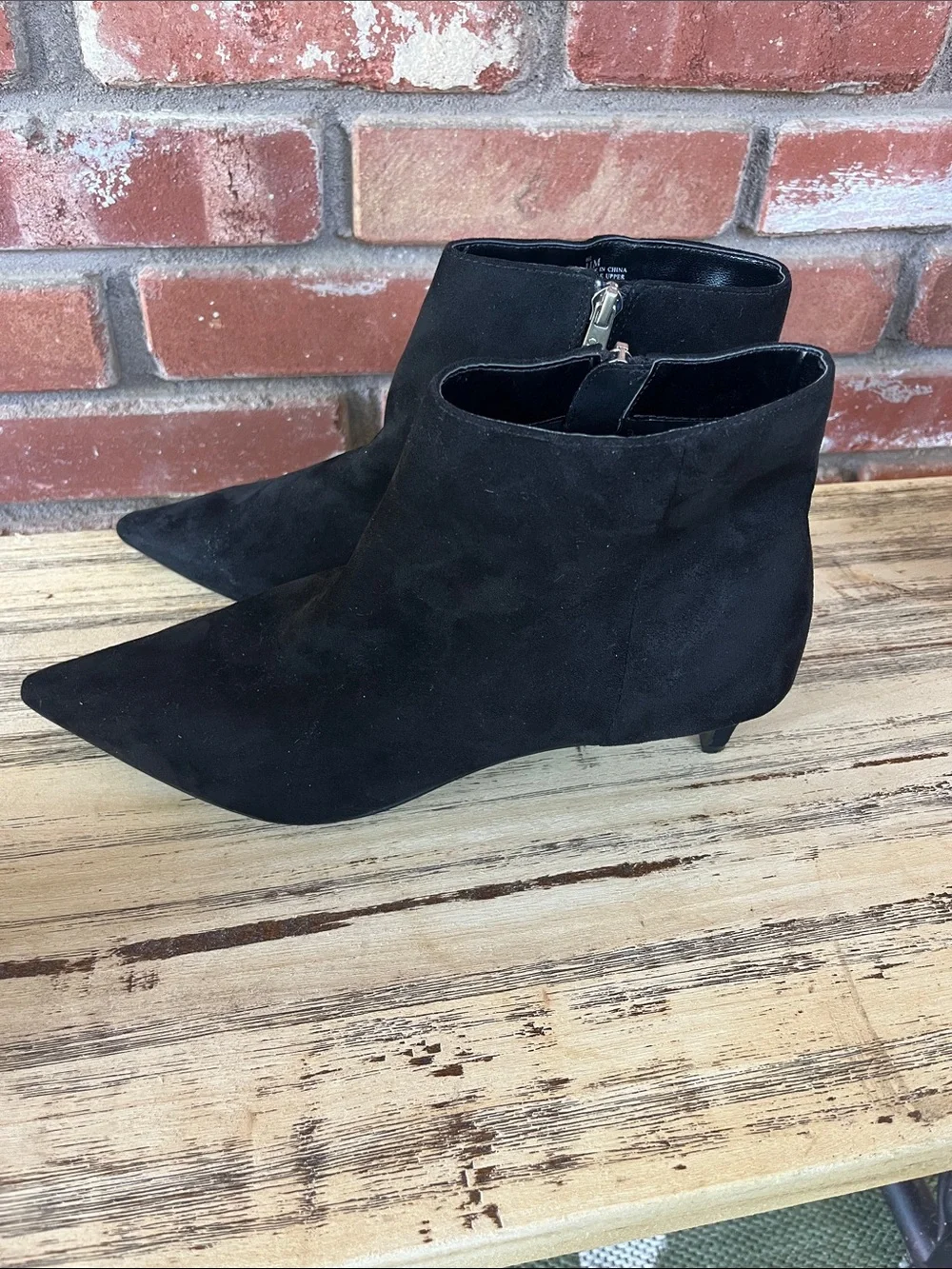 Charles By Charles David sleek black