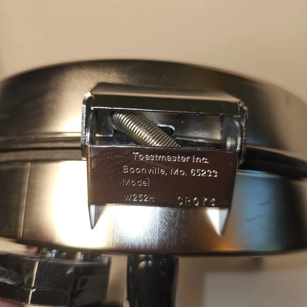 Toastmaster w252h waffle