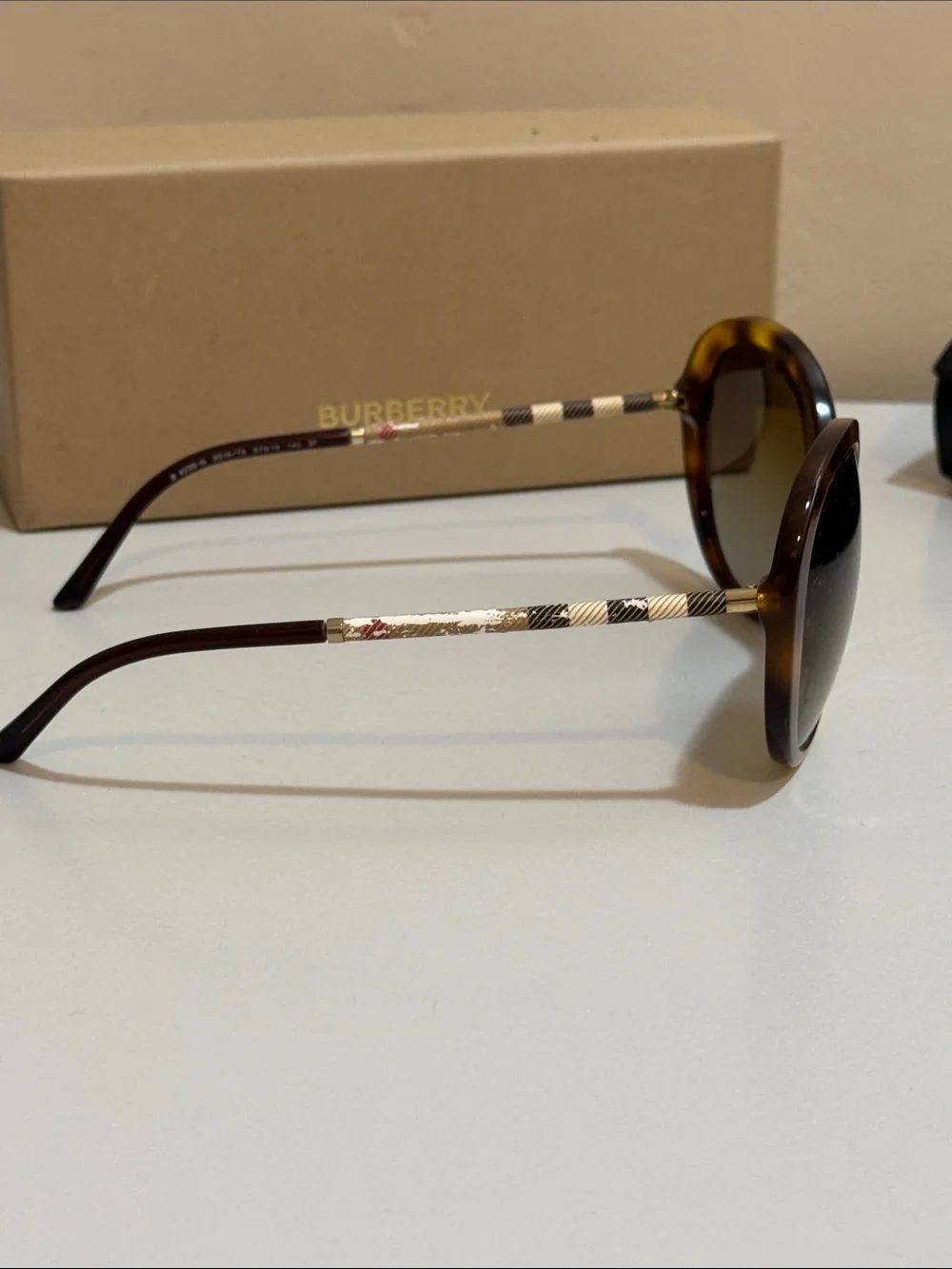 Burberry stylish sunglasses