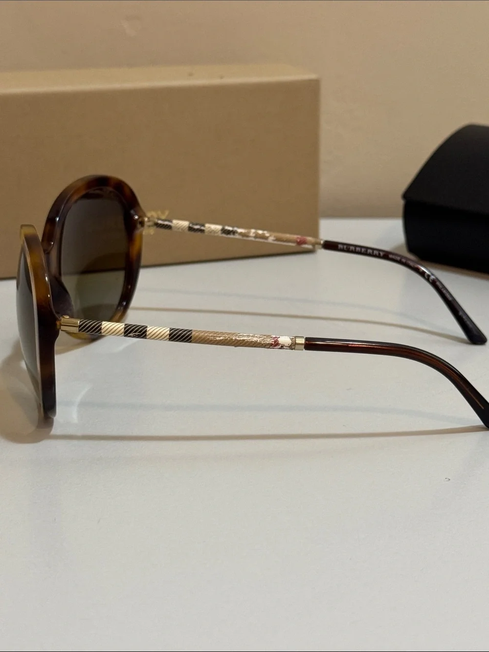 Burberry stylish sunglasses