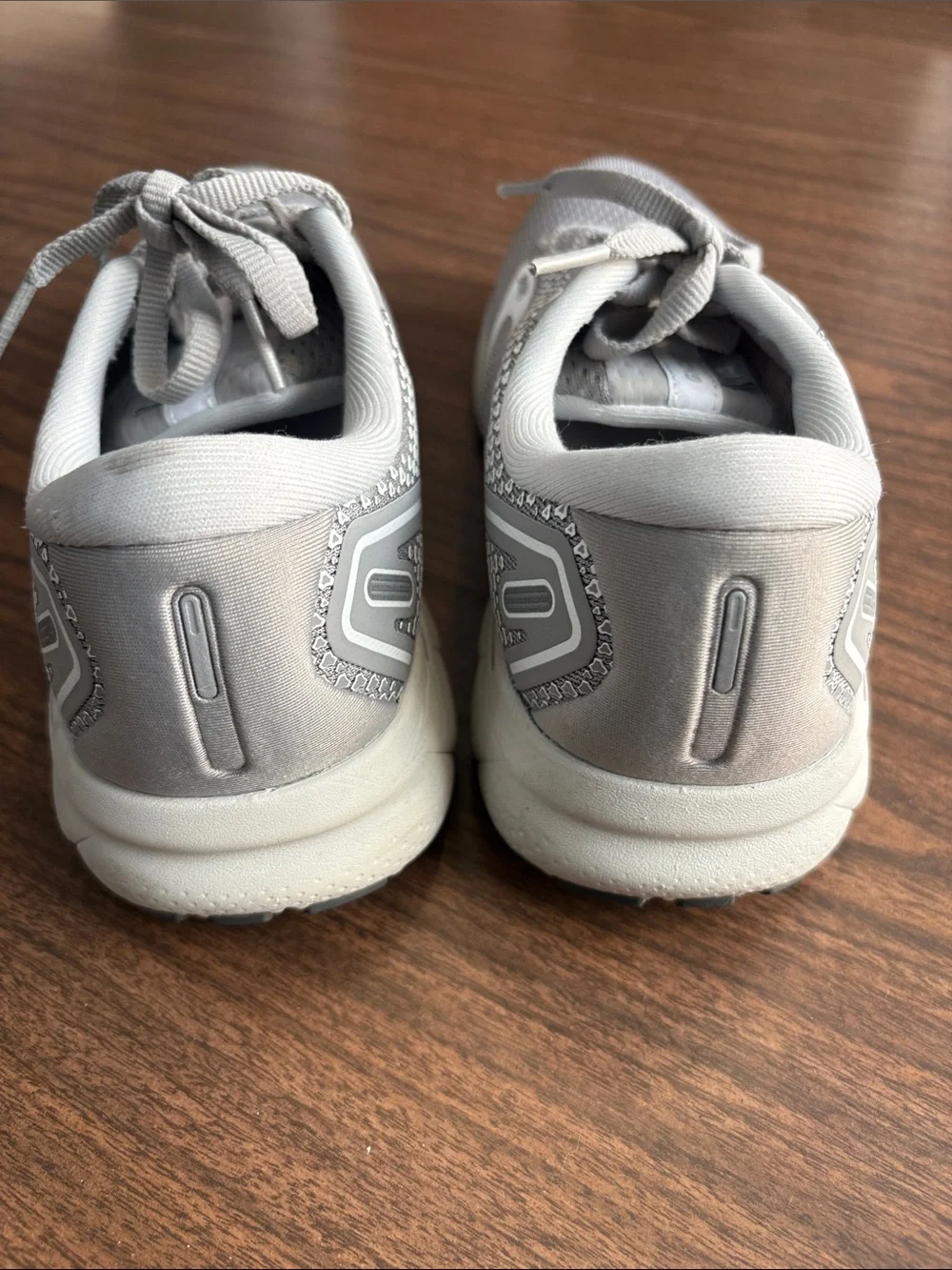 Brooks size ghost