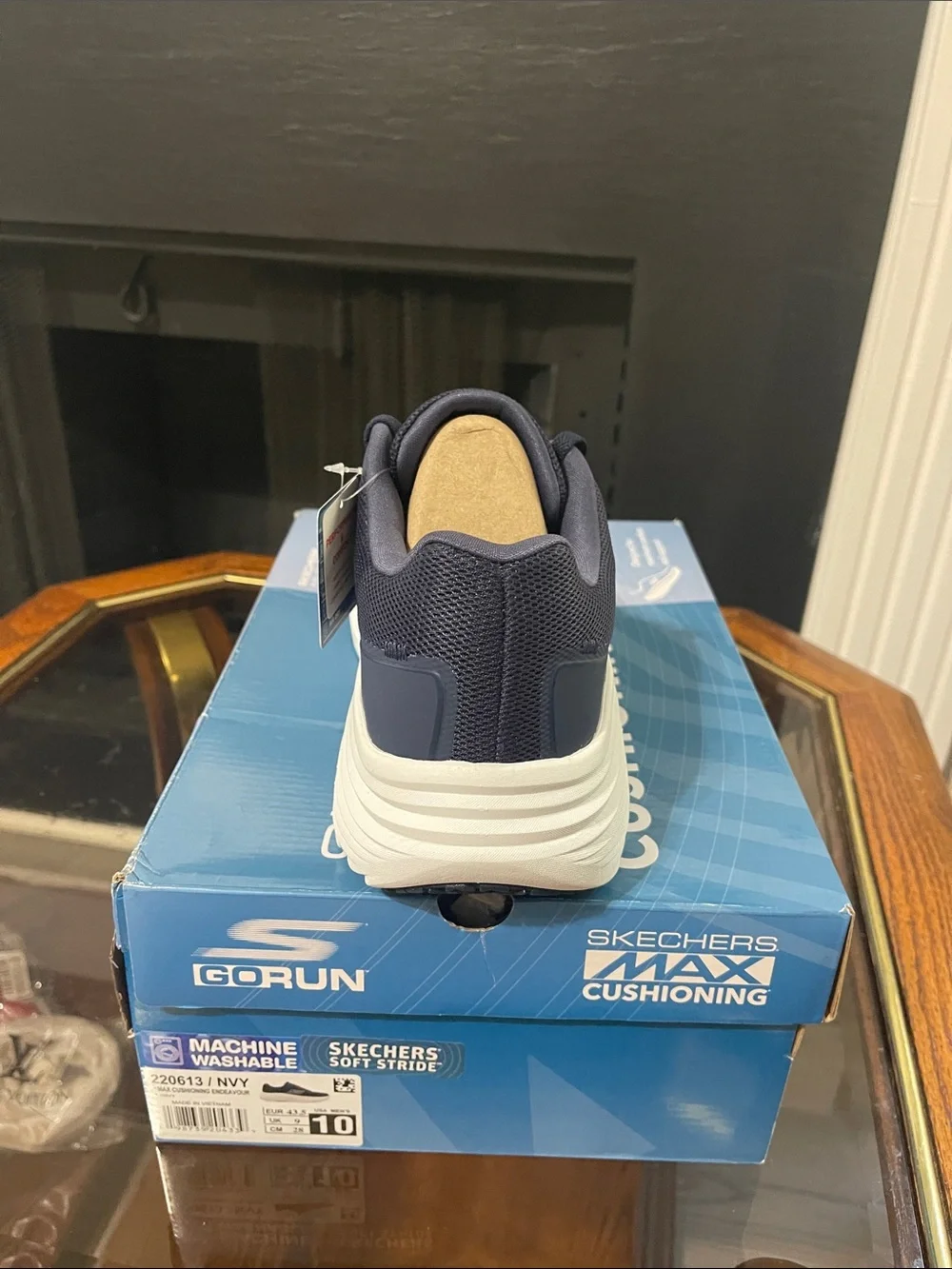 Skechers white daily design