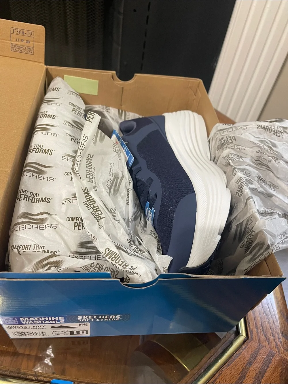Skechers upper white design