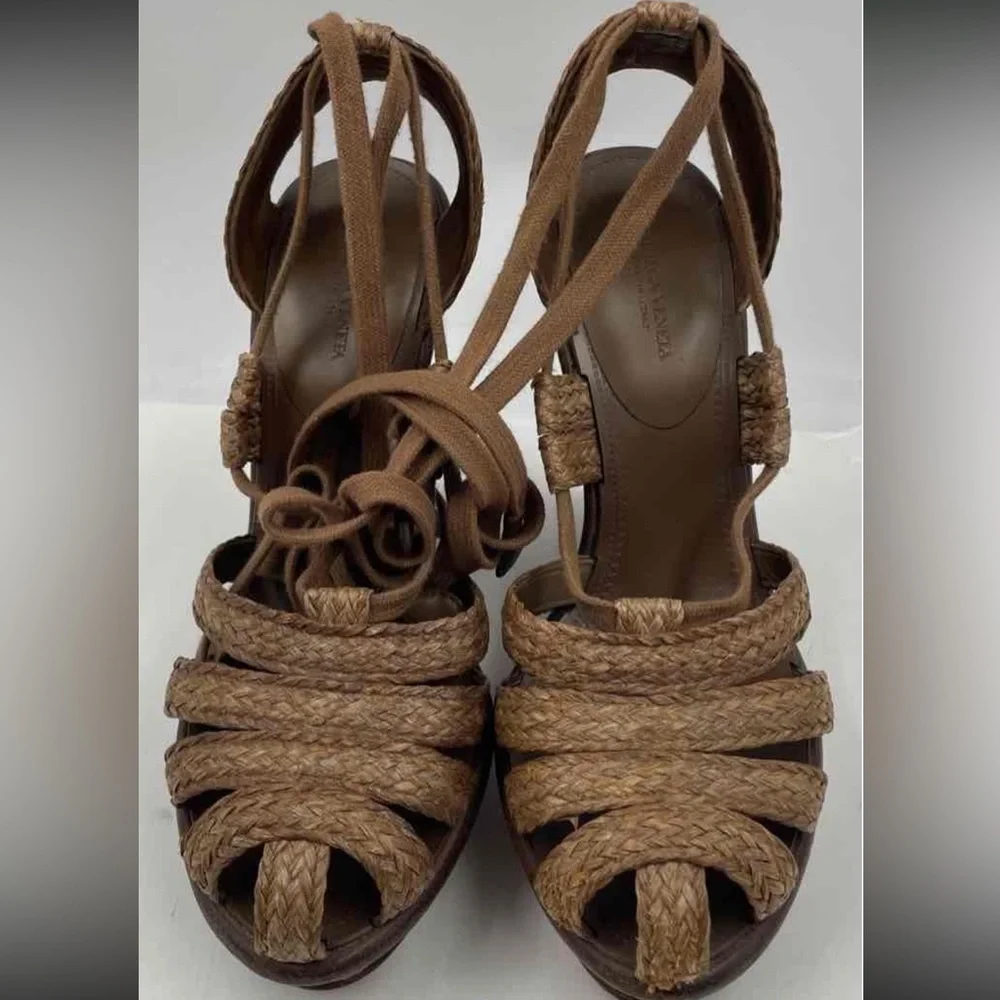 Bottega Veneta very good
