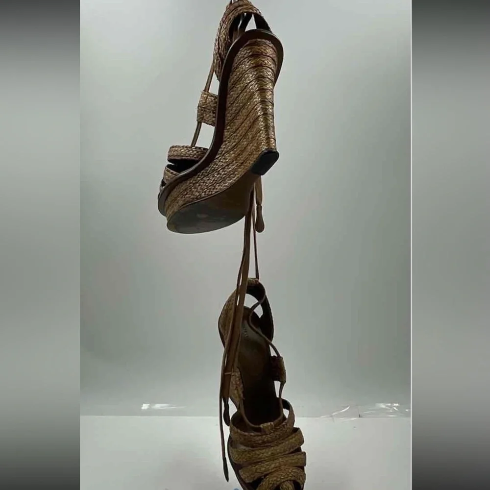 Bottega Veneta very good