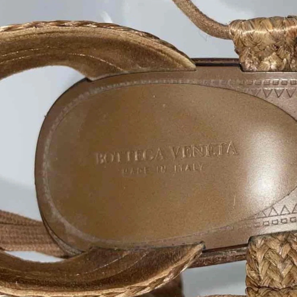 Bottega Veneta very good
