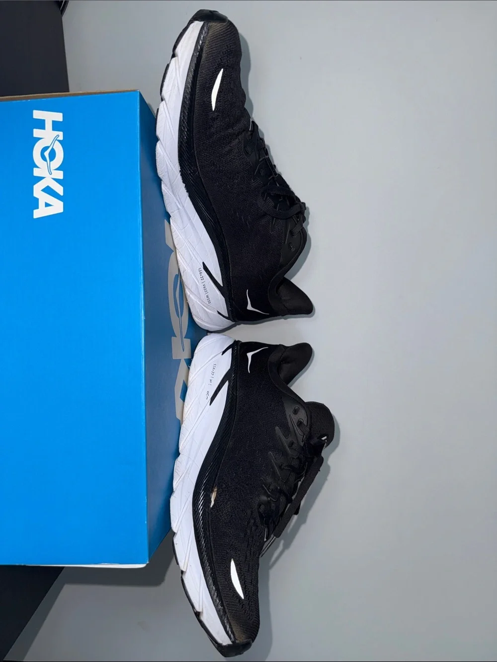 HOKA CLIFTON 8