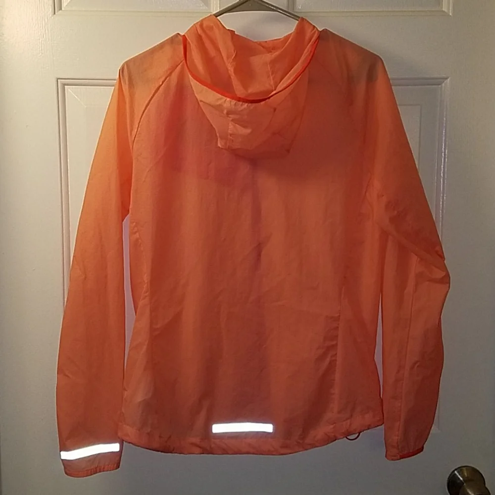 Nike women peachy