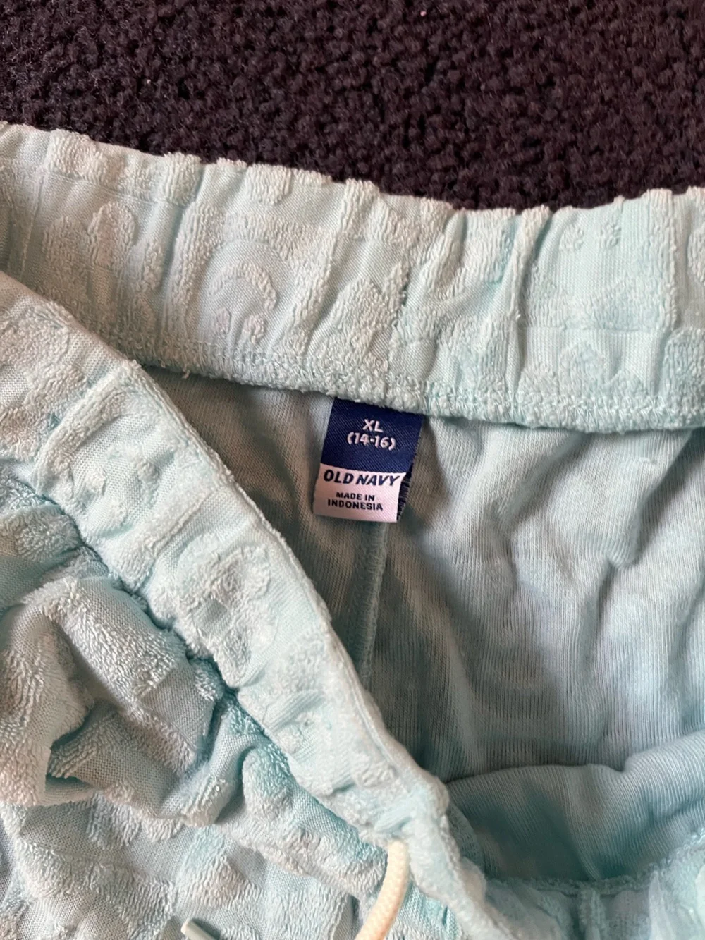 Old Navy pull textured soft