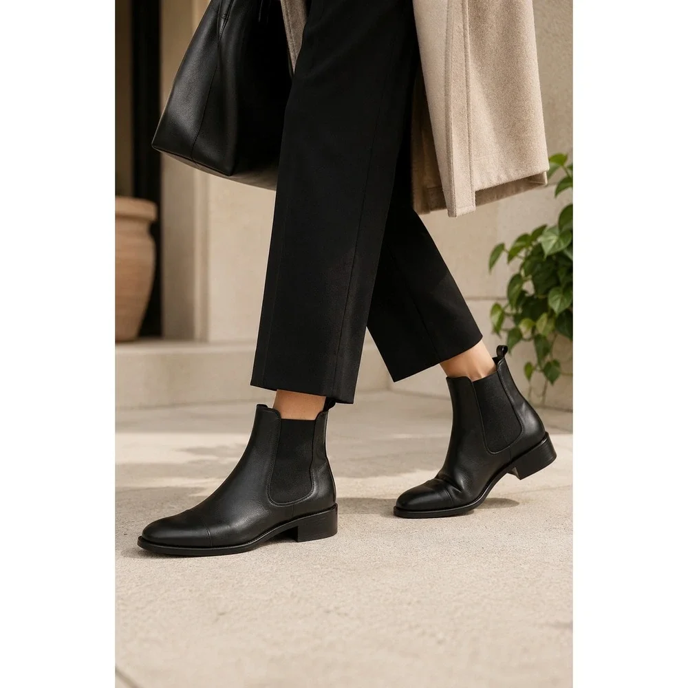 Ten Points SWEDEN Chelsea Boots Women 9 Black Leather Cap Toe Ankle