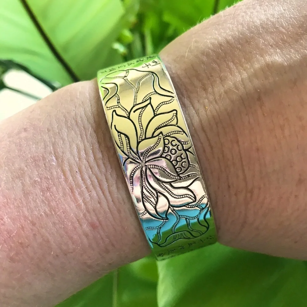 High-quality lotus Asian engraved Silver bracelet