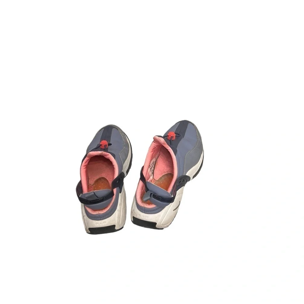 Nike women’s slip