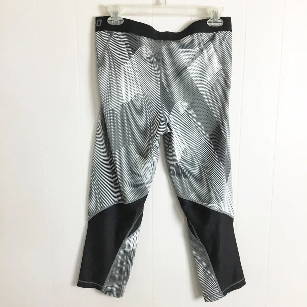 Nike Pro Size XL Cropped Black & White Gym Pants