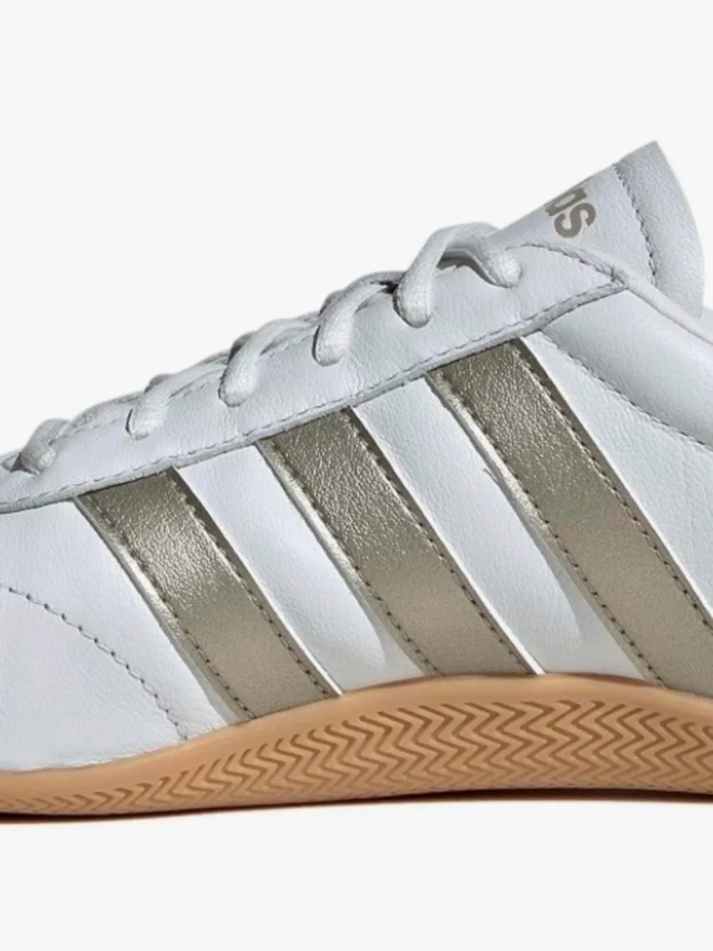 Grand Court Lo Shoes Size: 6.5 : Crystal White / Cyber Metallic / Gum
