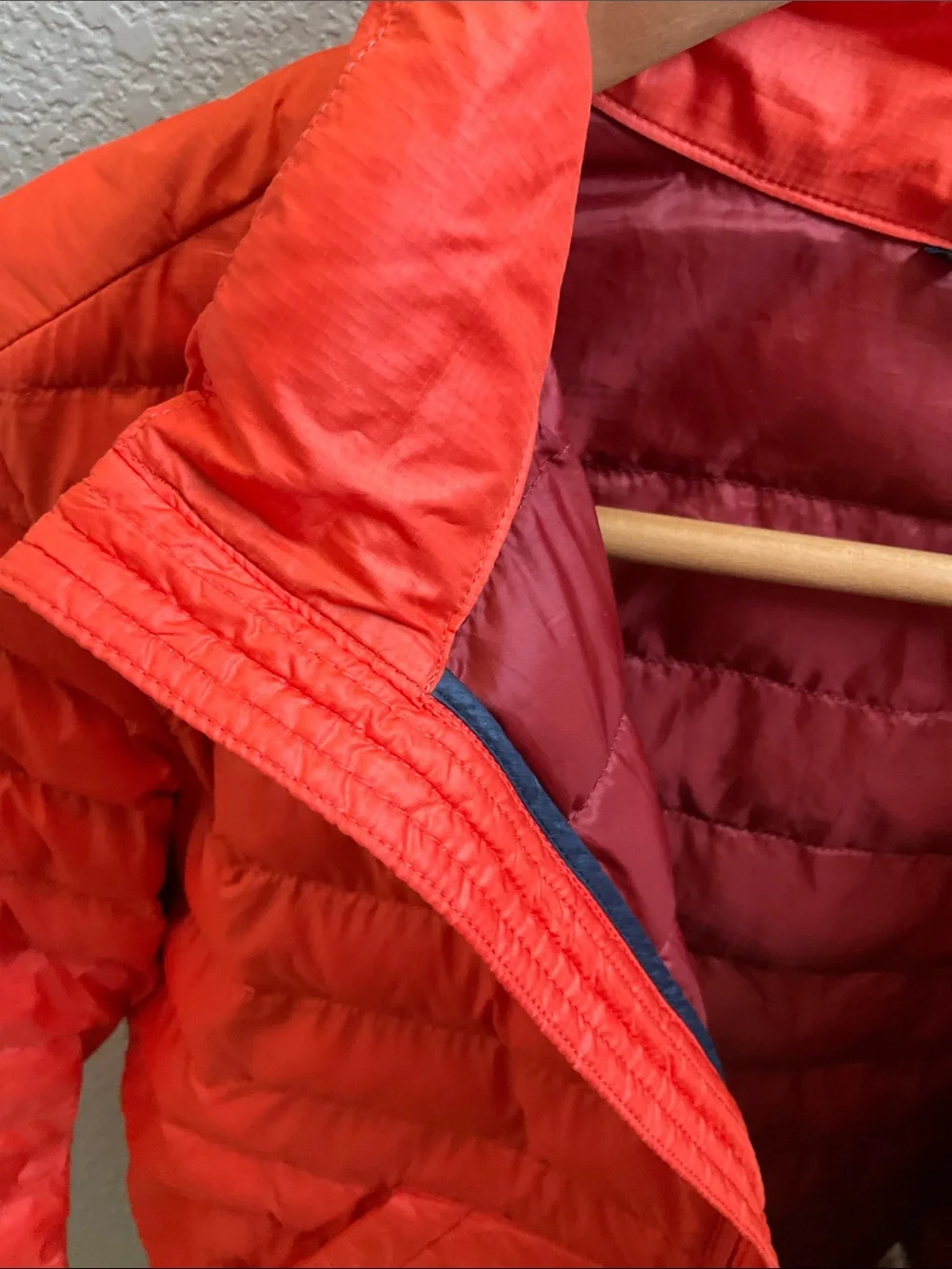 Uniqlo bold red