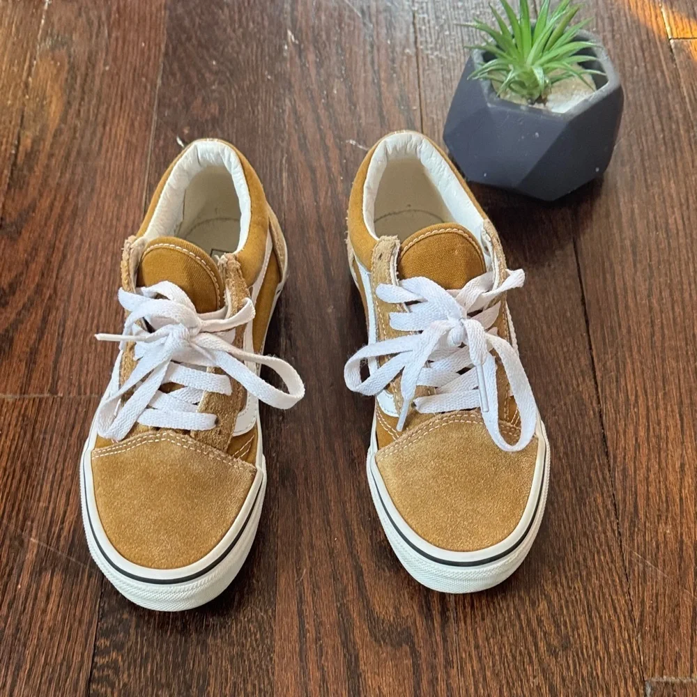 Vans Tan Kids Sneakers with White Laces size 3
