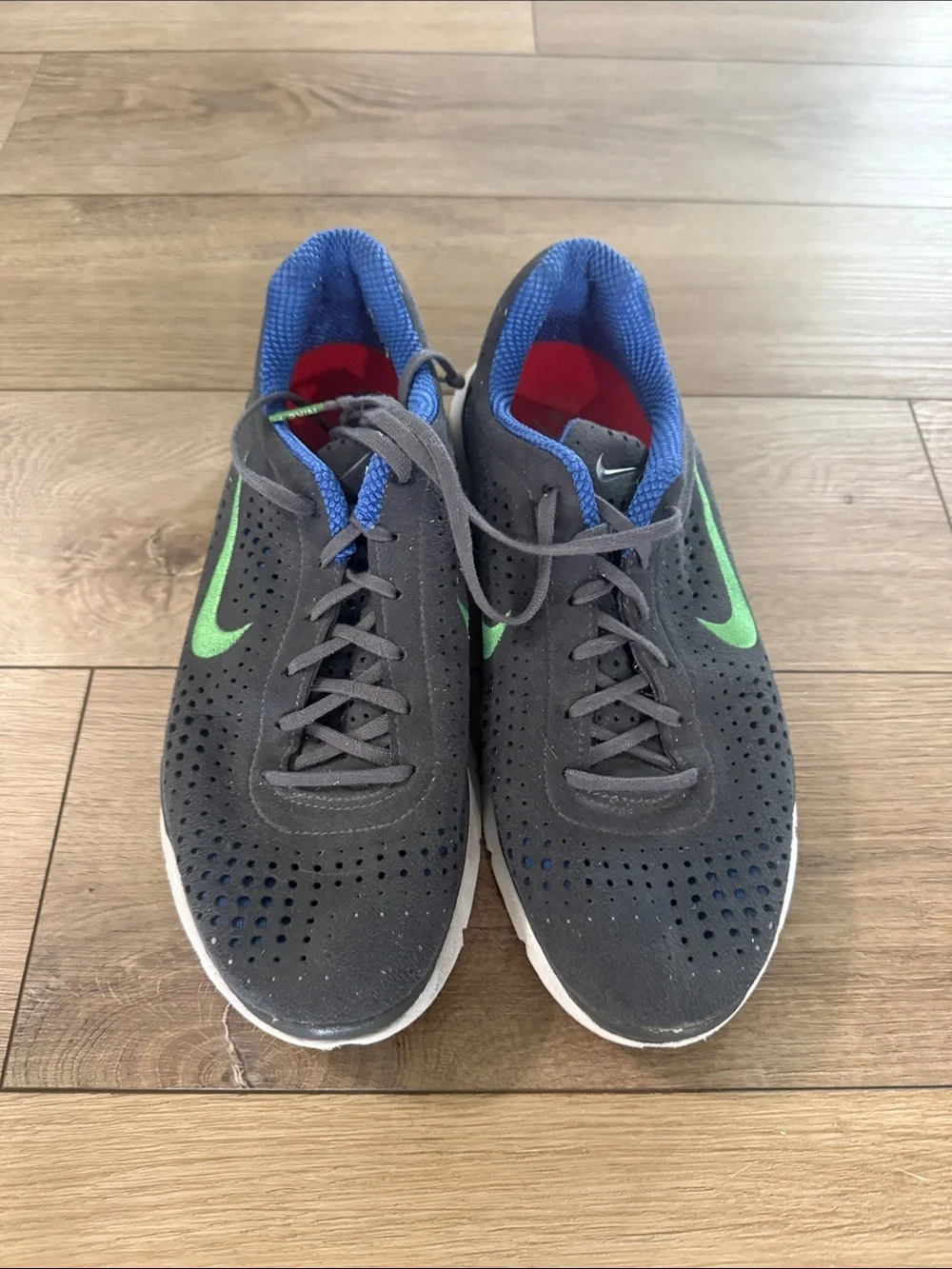 Nike white silhouette contrasting