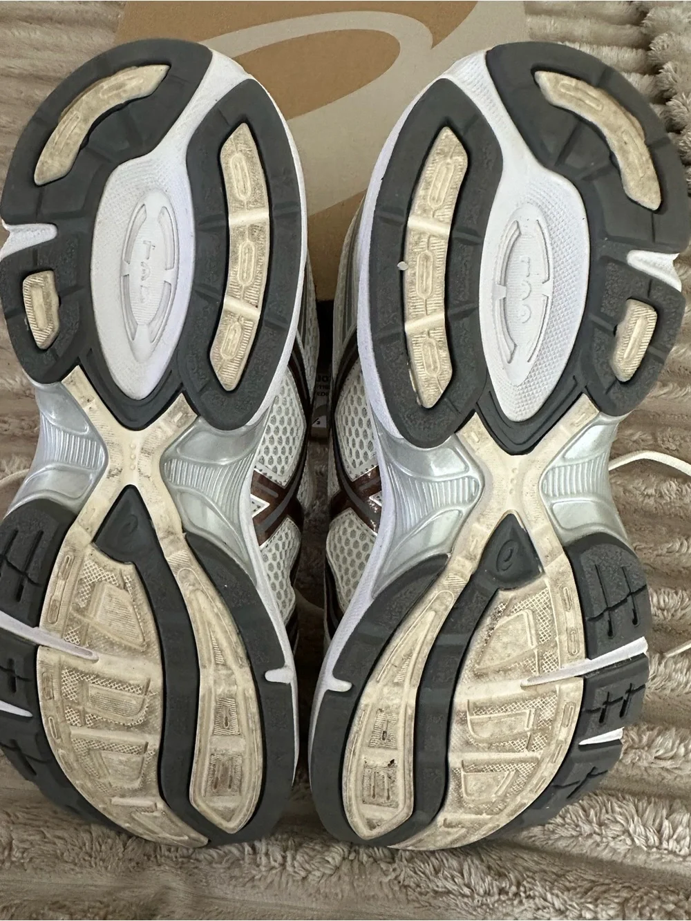 ASICS Men's size 9/10.5 W White and Silver Athletic Sneakers with Brown Accents
