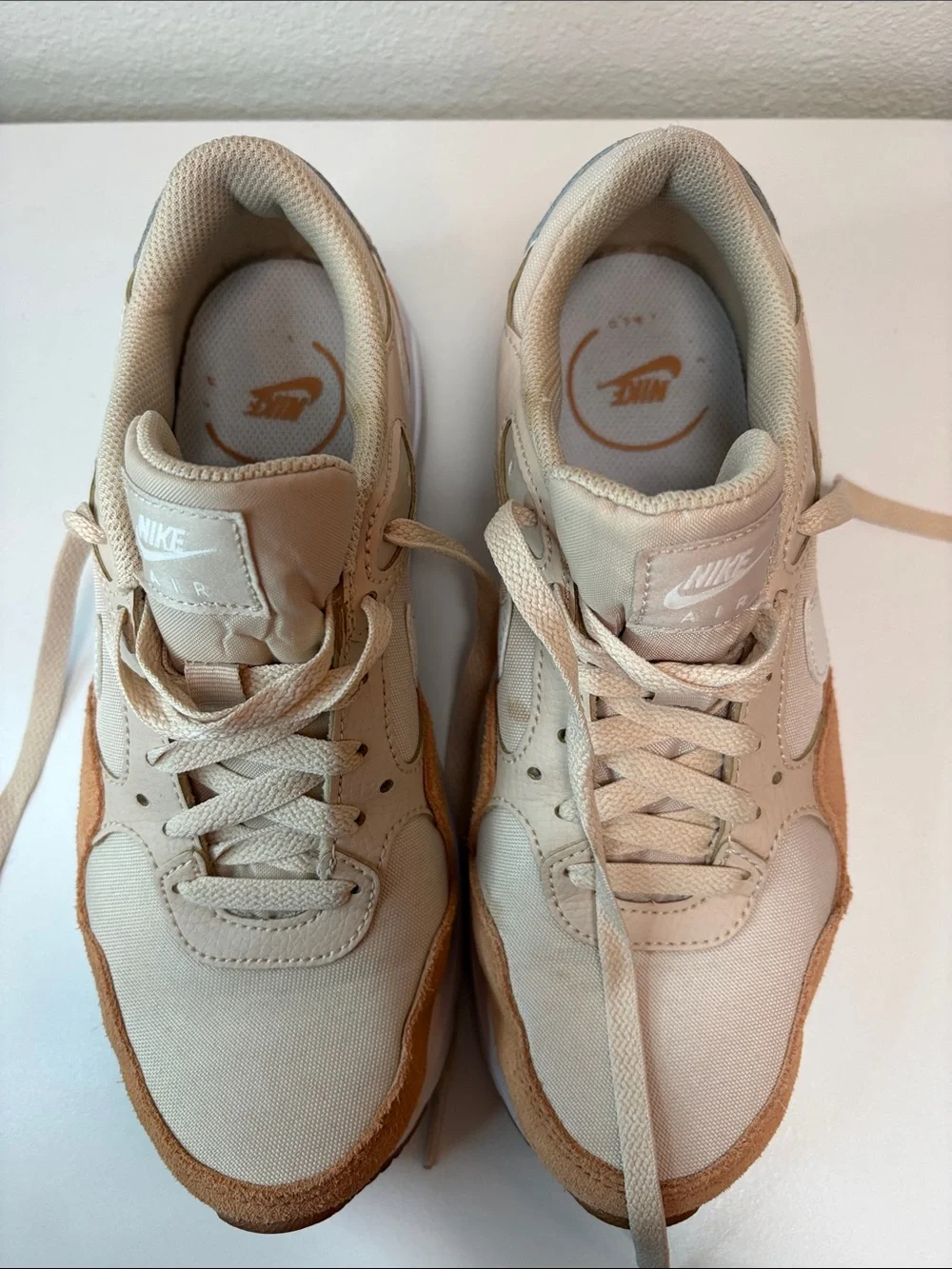 Nike tan daily along