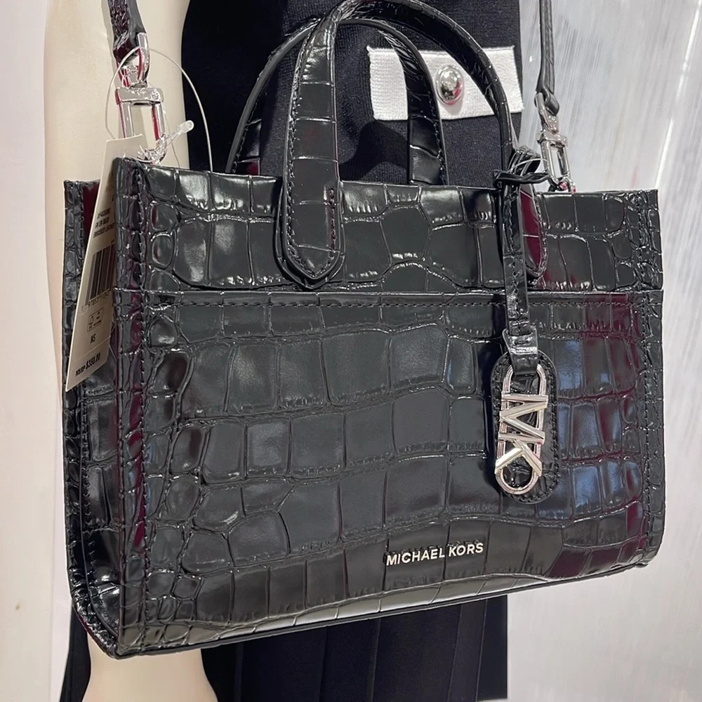 Michael Kors tote 25” almost