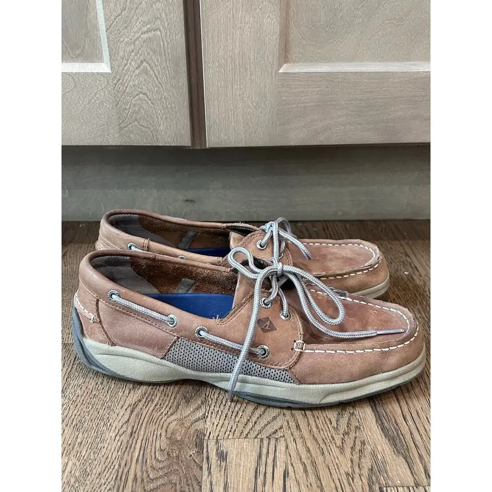 Sperry brand top