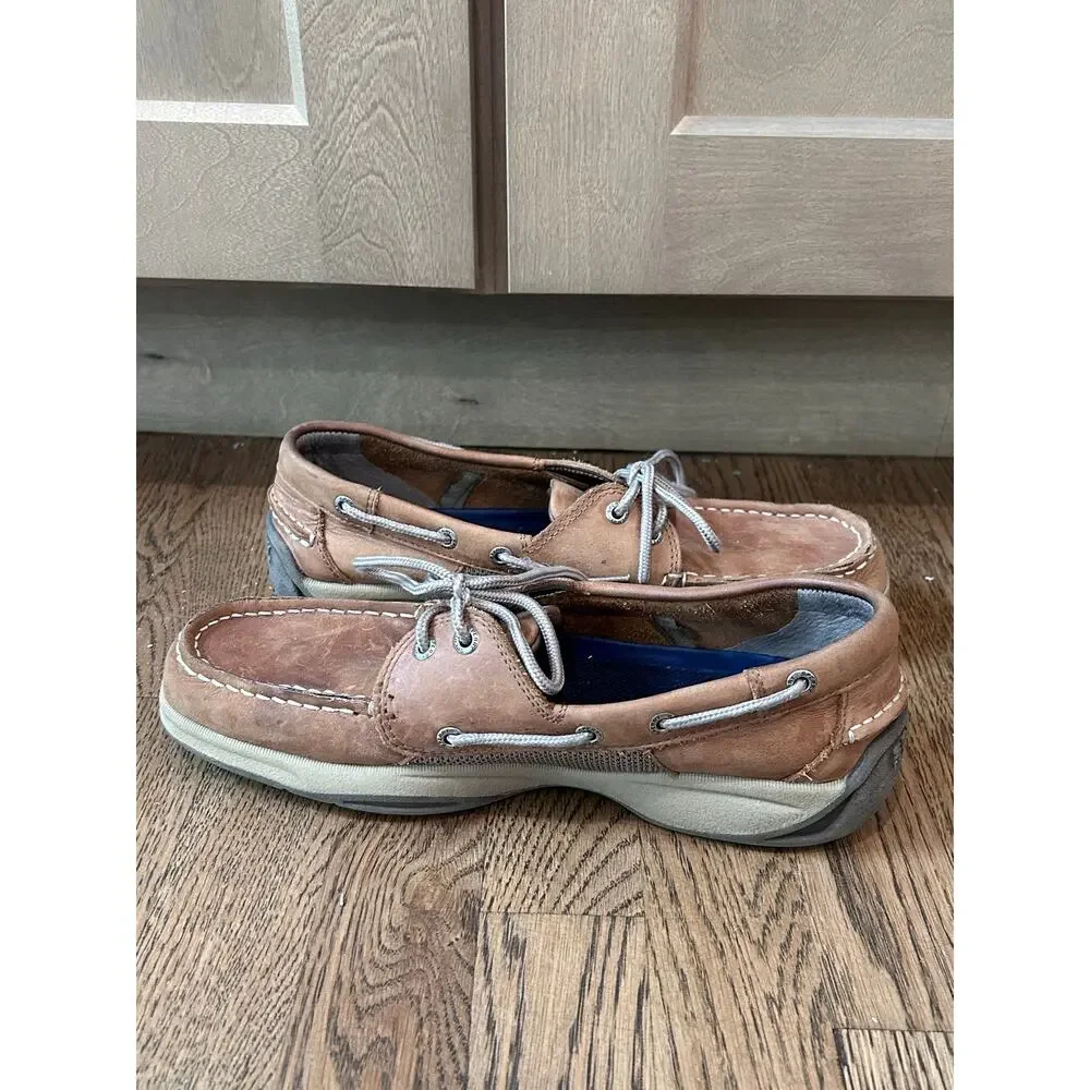 Sperry brand top