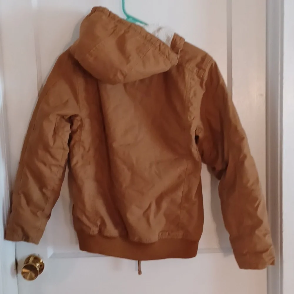 Lincoln Outfitters good snall
