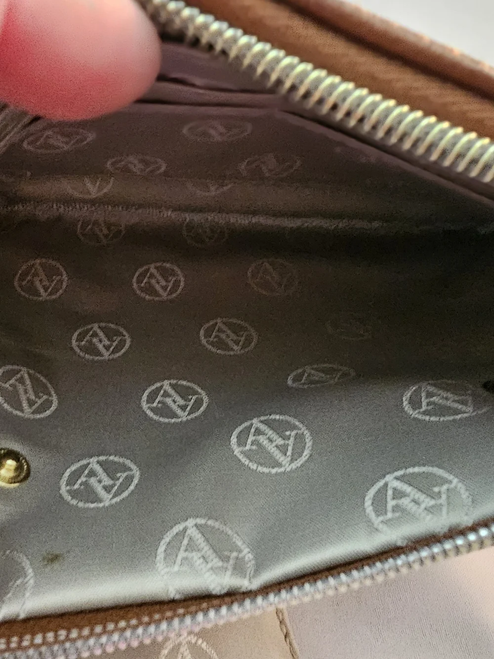 Adrienne Vittadini small wristlet