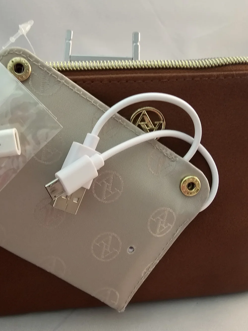 Adrienne Vittadini small wristlet
